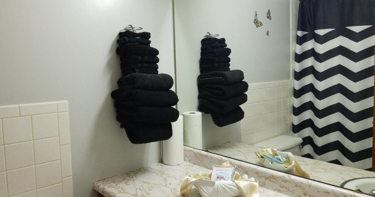 Pittsfield Motor Inn Bagian luar foto